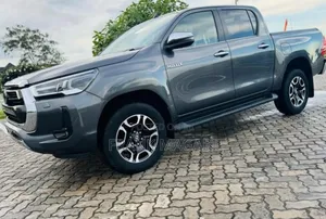 Toyota Hilux 2023 Gray