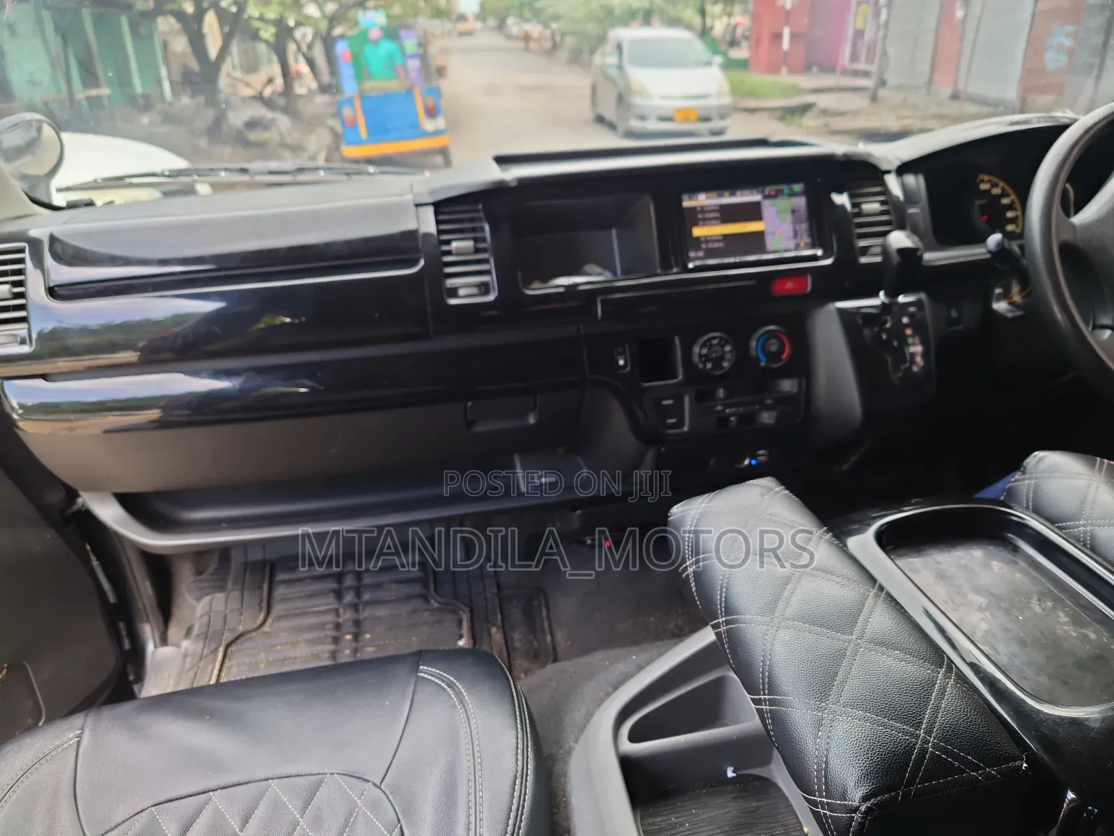 Toyota Quantum 2014 Black