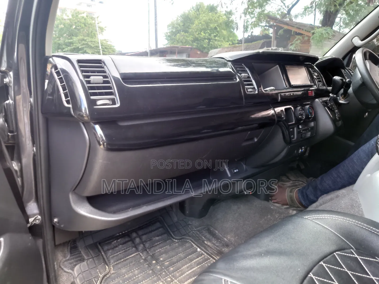 Toyota Quantum 2014 Black