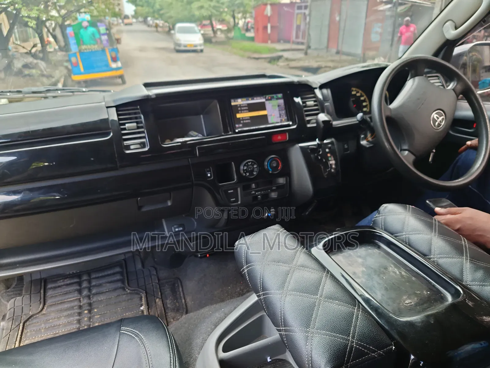 Toyota Quantum 2014 Black