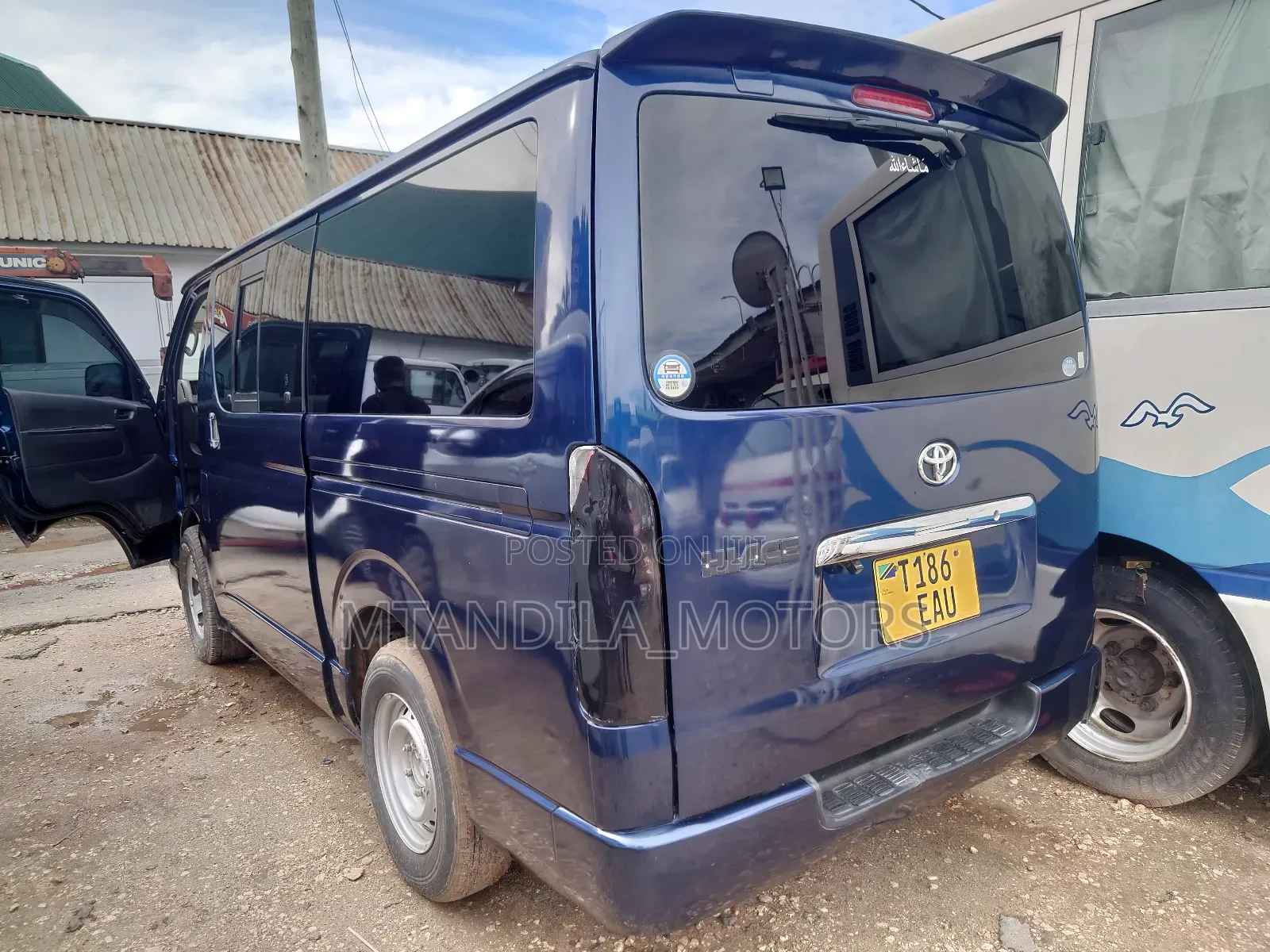 Toyota Quantum 2012 Blue