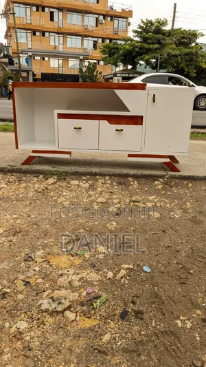 Tv Showcase Nyeupe Simple Design
