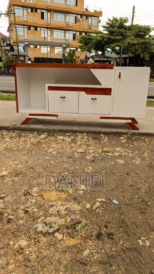 Tv Showcase Nyeupe Simple Design