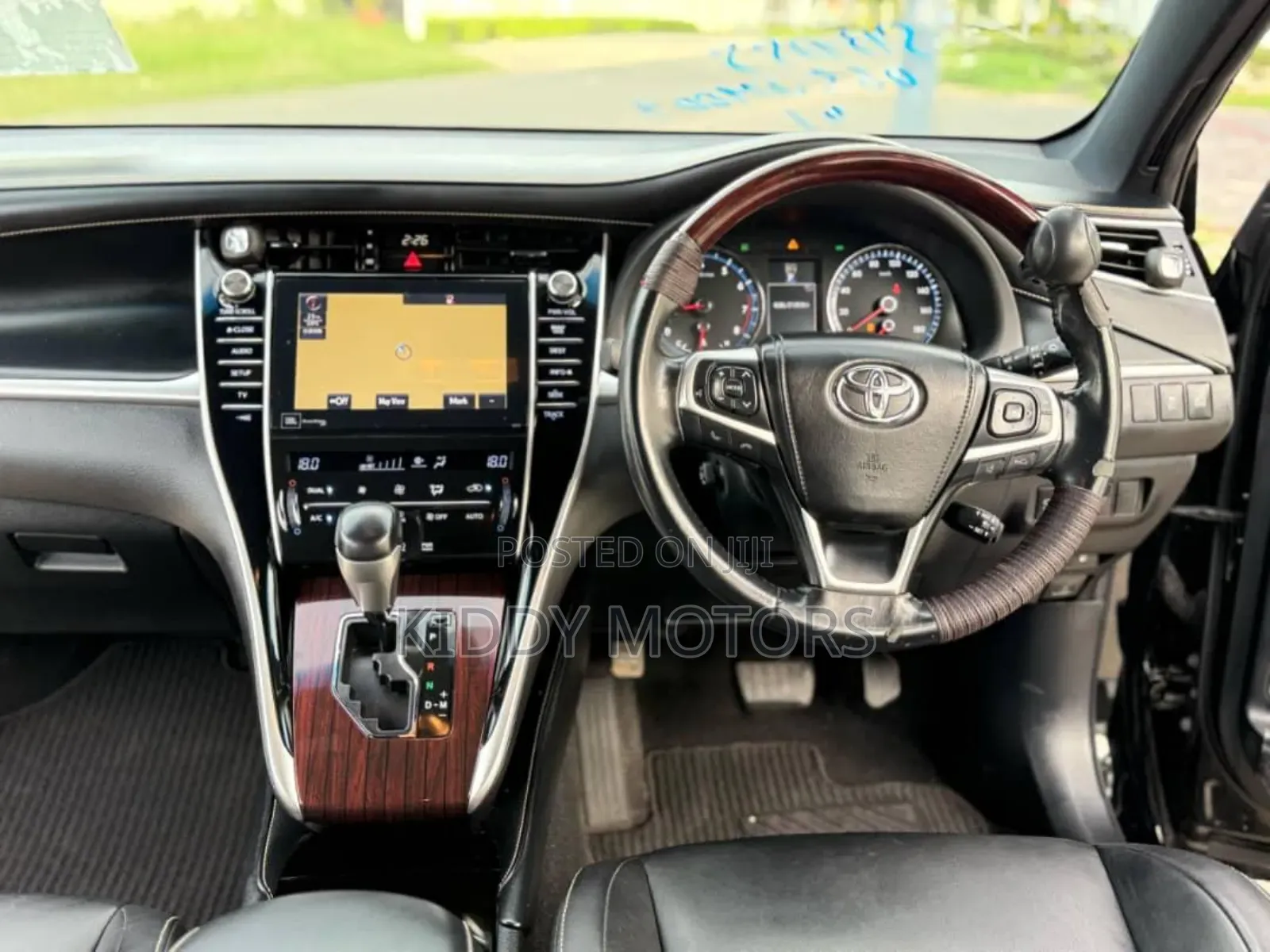 Toyota Harrier 2.0 4WD 2015 Black