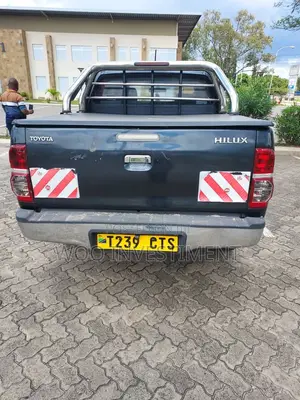 Toyota Hilux 2013 Gray