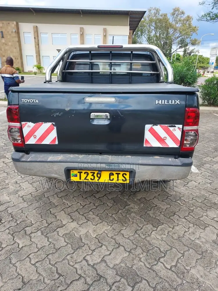 Toyota Hilux 2013 Gray