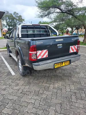 Toyota Hilux 2013 Gray