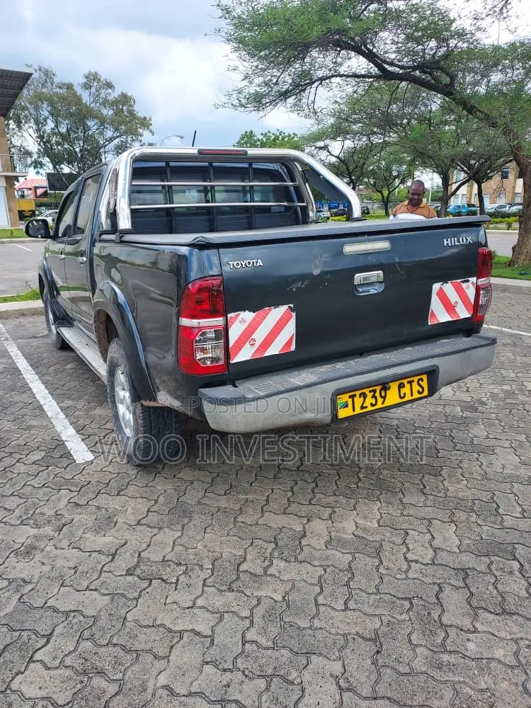 Toyota Hilux 2013 Gray