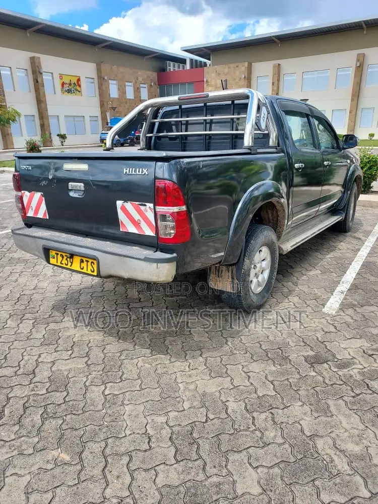 Toyota Hilux 2013 Gray