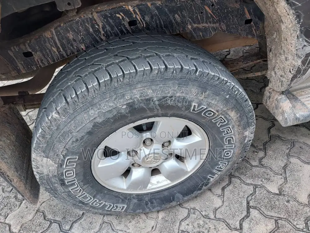 Toyota Hilux 2013 Gray