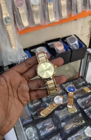 Movado Watches 
 Tarehe 
Water Resistant
