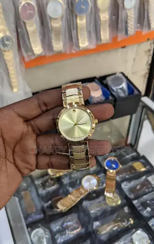 Movado Watches 
 Tarehe 
Water Resistant