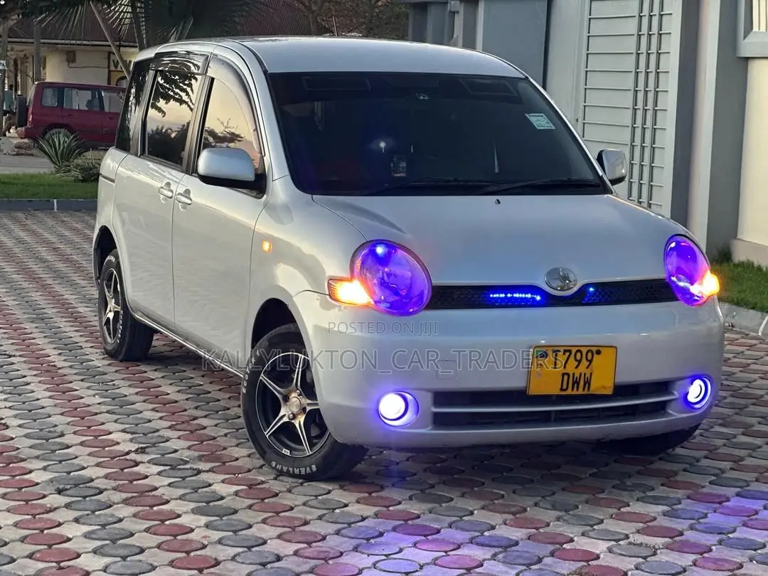 Toyota Sienta 2007 Silver