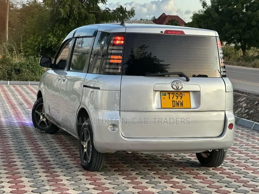 Toyota Sienta 2007 Silver