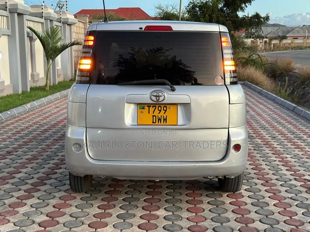 Toyota Sienta 2007 Silver