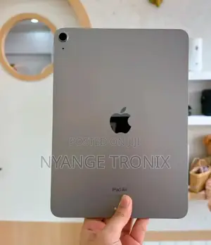 New Apple iPad 5 (2022) 64 GB Silver