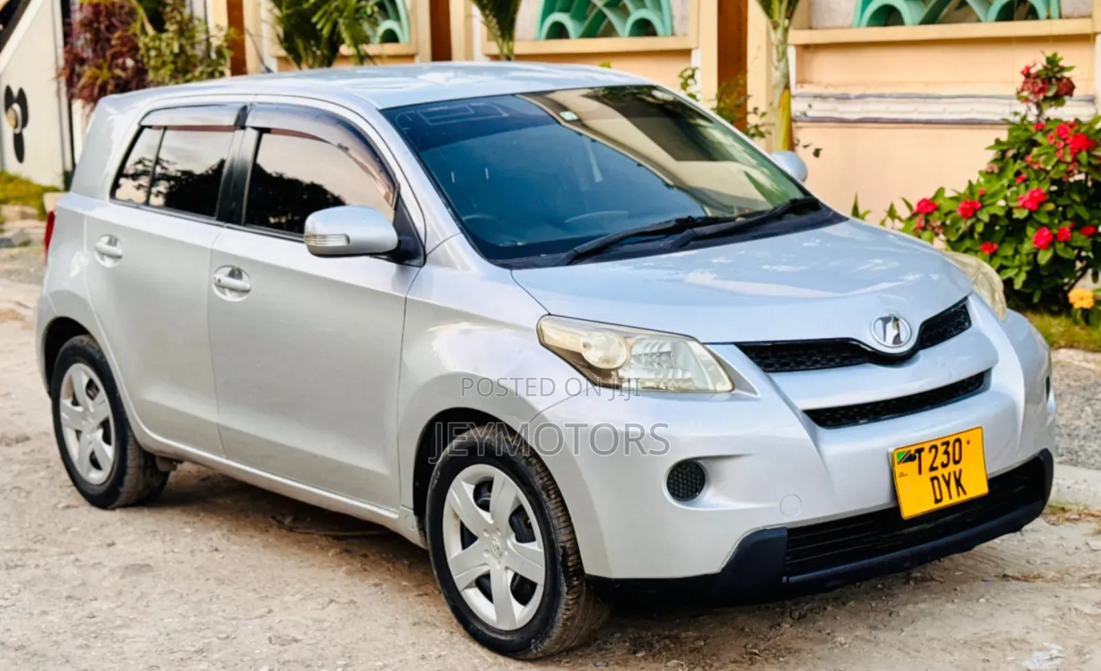 Toyota IST 2010 Silver