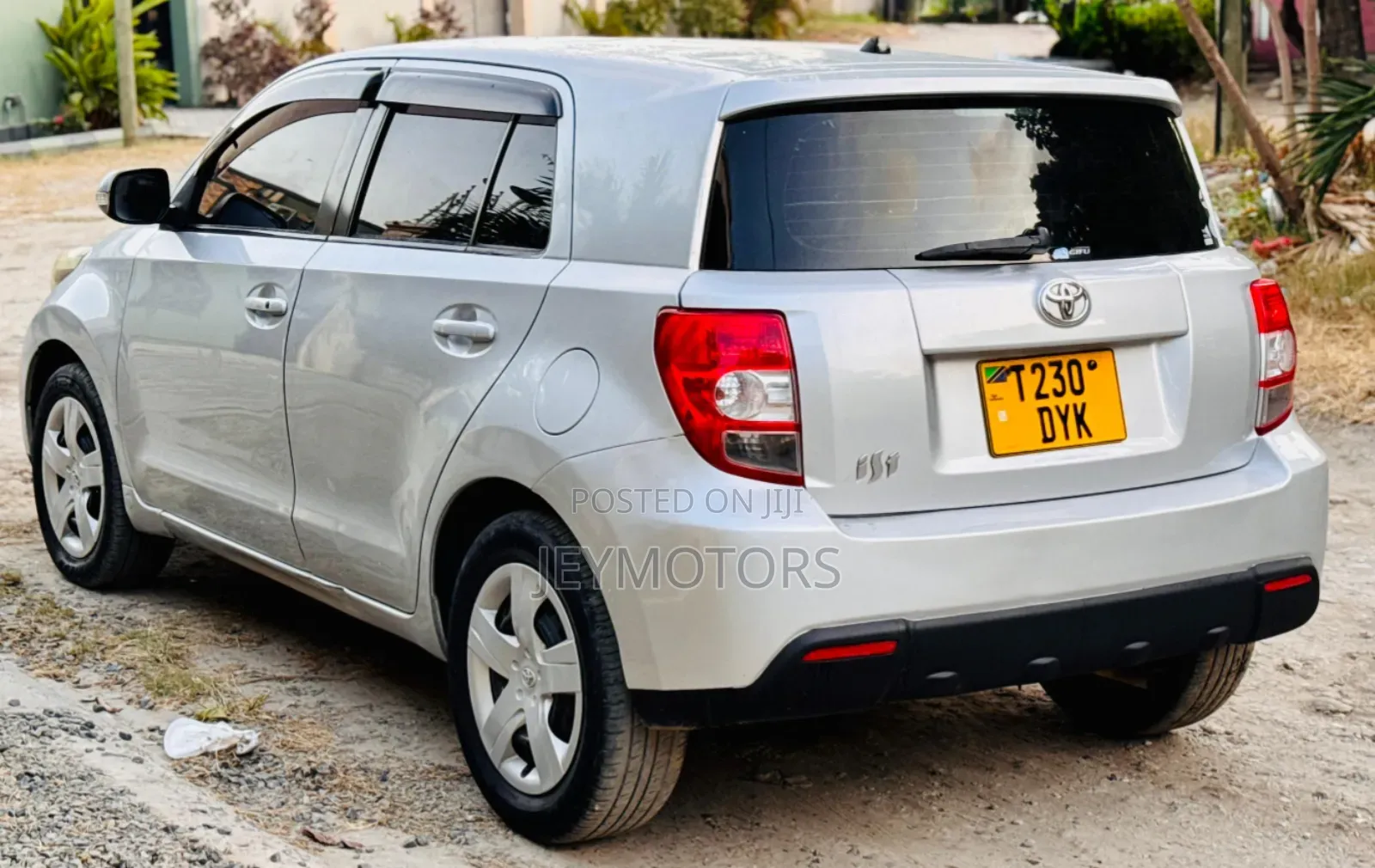 Toyota IST 2010 Silver