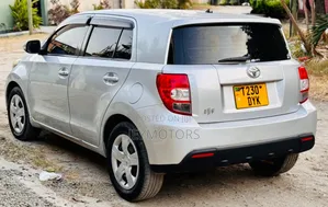 Toyota IST 2010 Silver