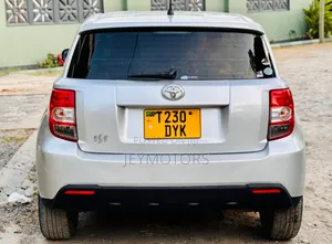Toyota IST 2010 Silver
