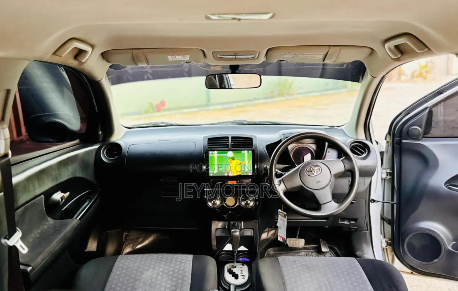 Toyota IST 2010 Silver