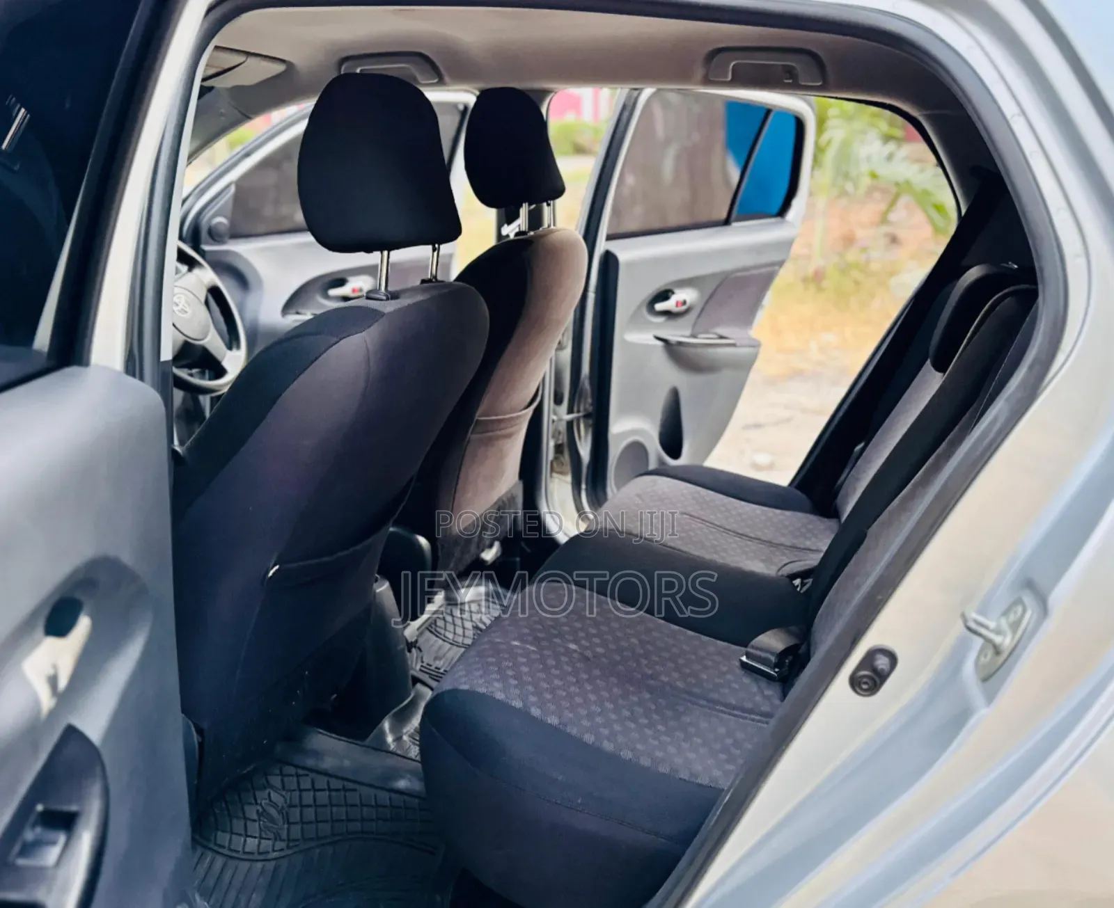 Toyota IST 2010 Silver