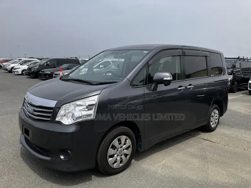 Toyota Noah 2006 Gray