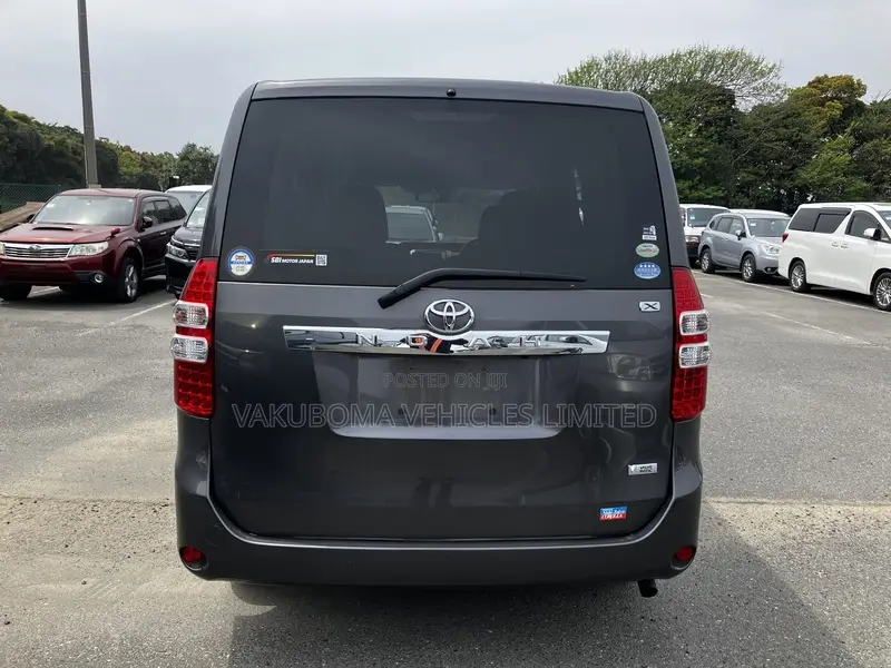 Toyota Noah 2006 Gray