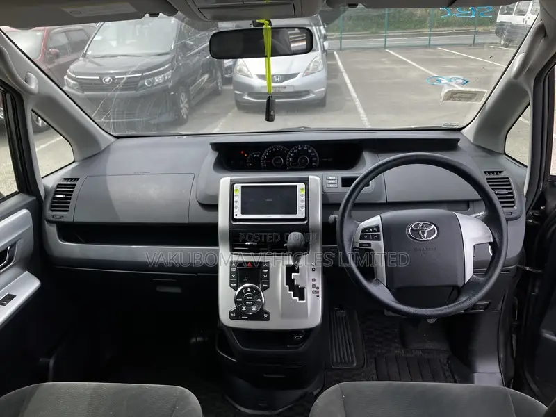 Toyota Noah 2006 Gray