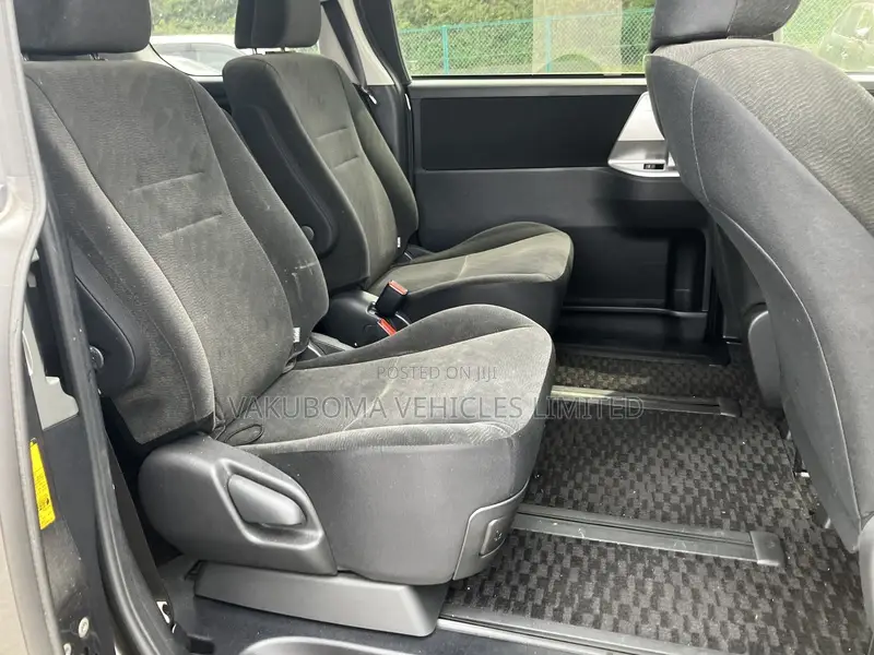 Toyota Noah 2006 Gray