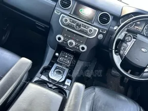 Land Rover Discovery 2016 Gold