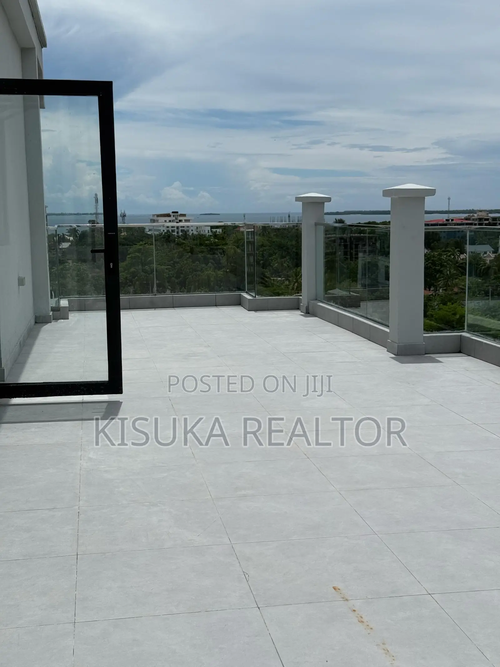 Furnished 4bdrm Penthouse in Penthouse, Kinondoni for rent