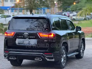 Toyota Land Cruiser 2024 Black