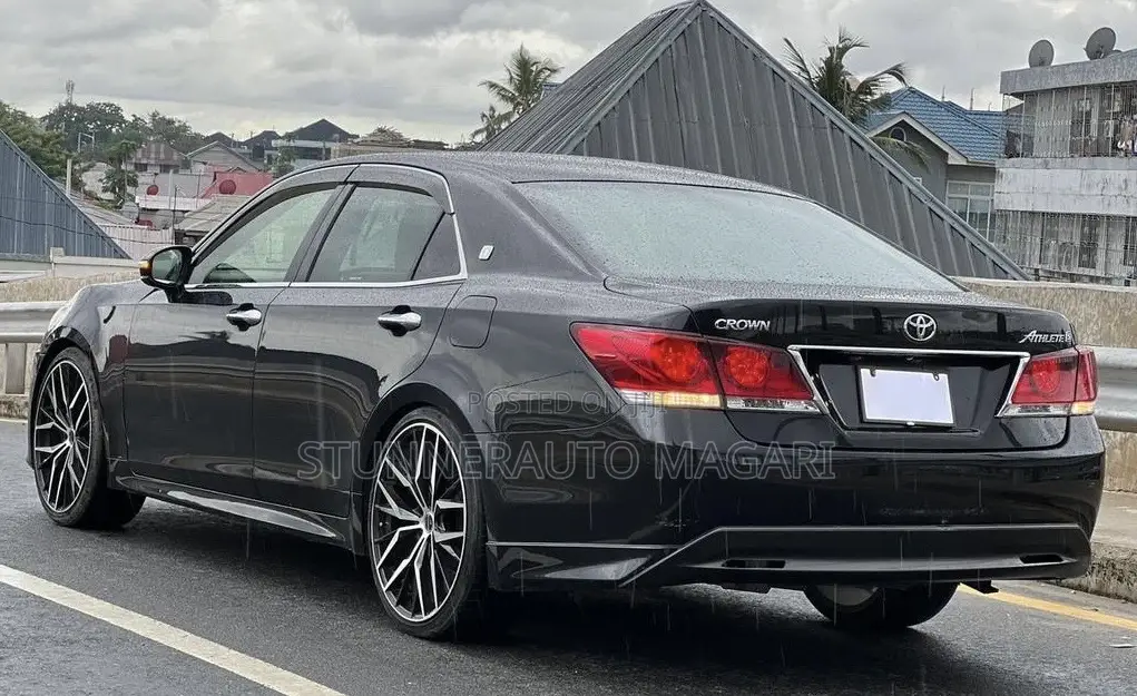 Toyota Crown 2014 Black