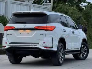 Toyota Fortuner 2.4 D AWD 2023 White