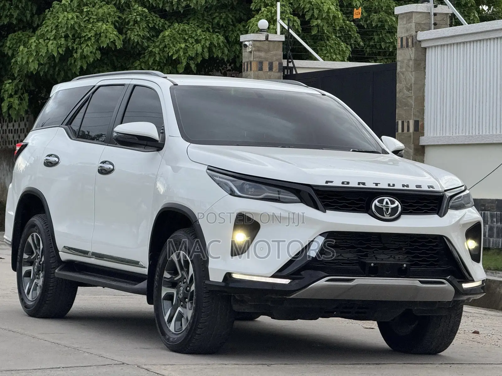 Toyota Fortuner 2.4 D AWD 2023 White