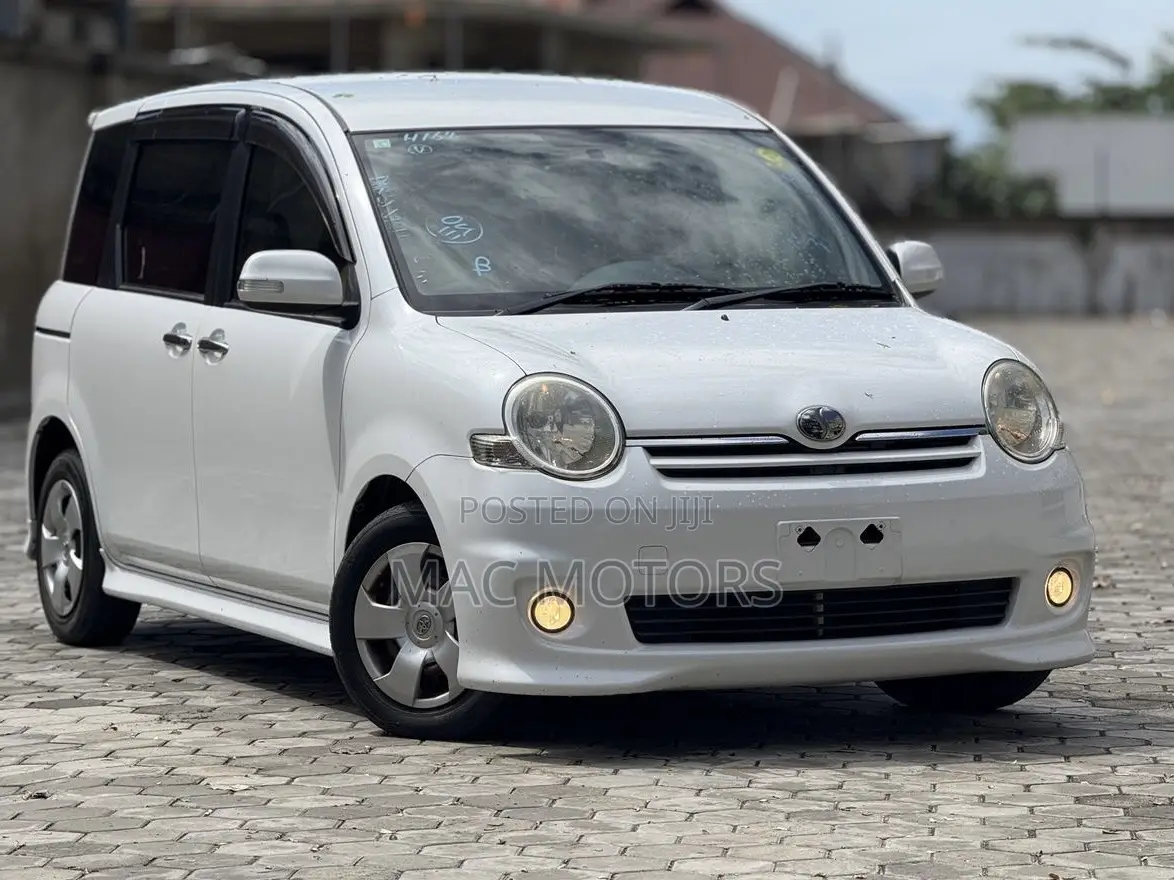 Toyota Sienta 2007 White