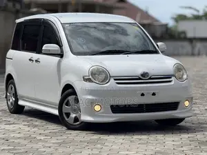 Toyota Sienta 2007 White