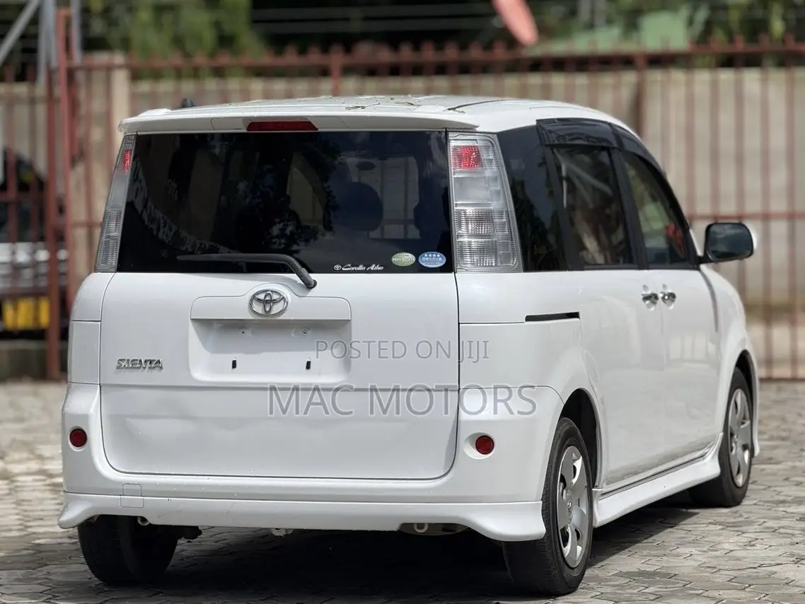 Toyota Sienta 2007 White