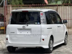 Toyota Sienta 2007 White