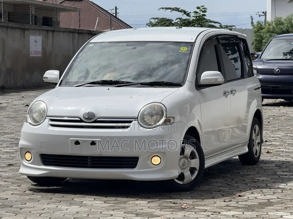 Toyota Sienta 2007 White