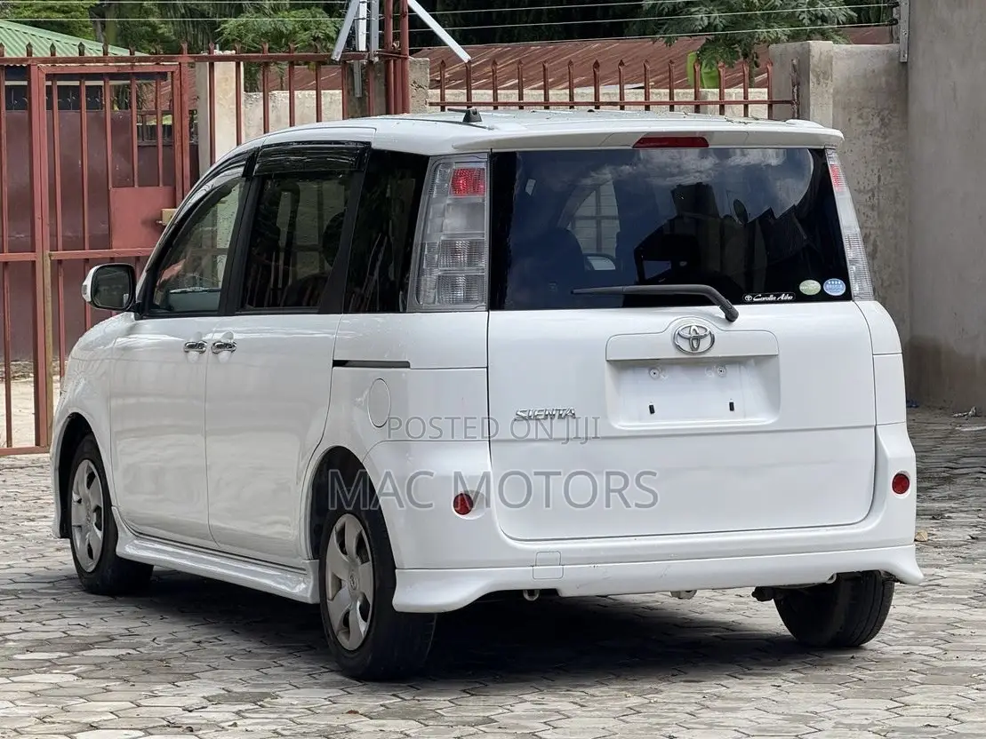 Toyota Sienta 2007 White