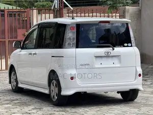 Toyota Sienta 2007 White