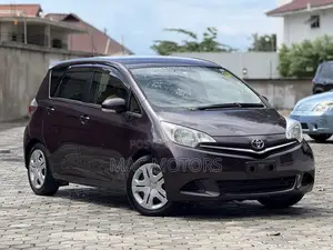 Toyota Ractis 2012 Burgundy