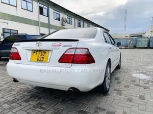 Toyota Crown Royale 2005 White