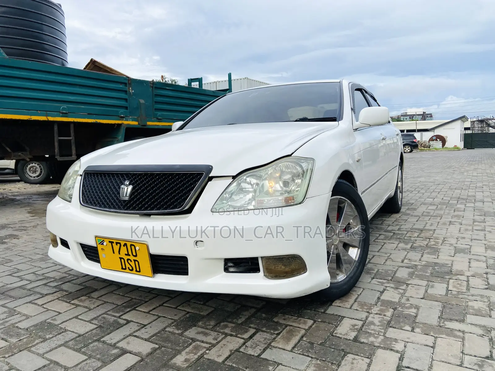 Toyota Crown Royale 2005 White