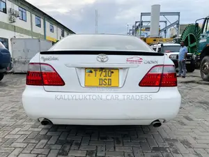 Toyota Crown Royale 2005 White