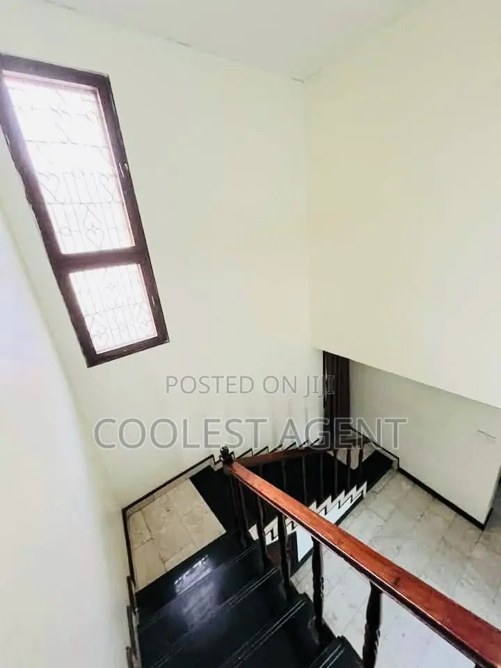 6bdrm Duplex in Upanga, Kinondoni for rent