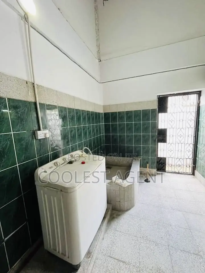 6bdrm Duplex in Upanga, Kinondoni for rent