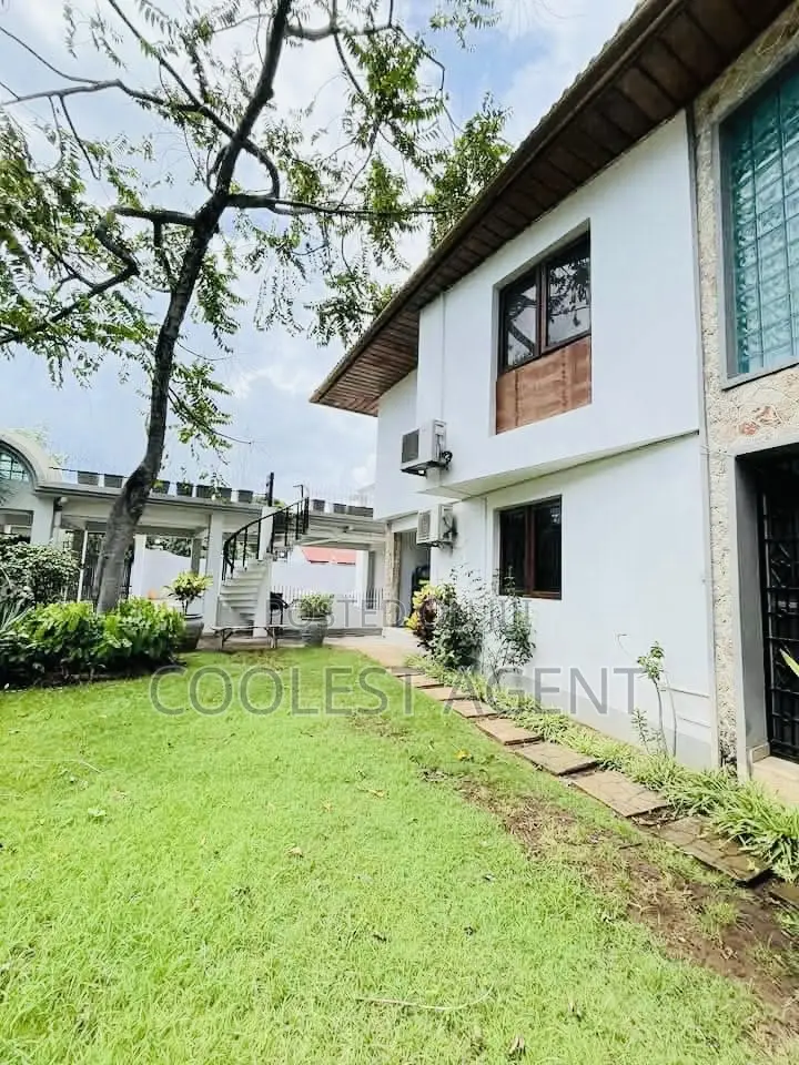 6bdrm Duplex in Upanga, Kinondoni for rent